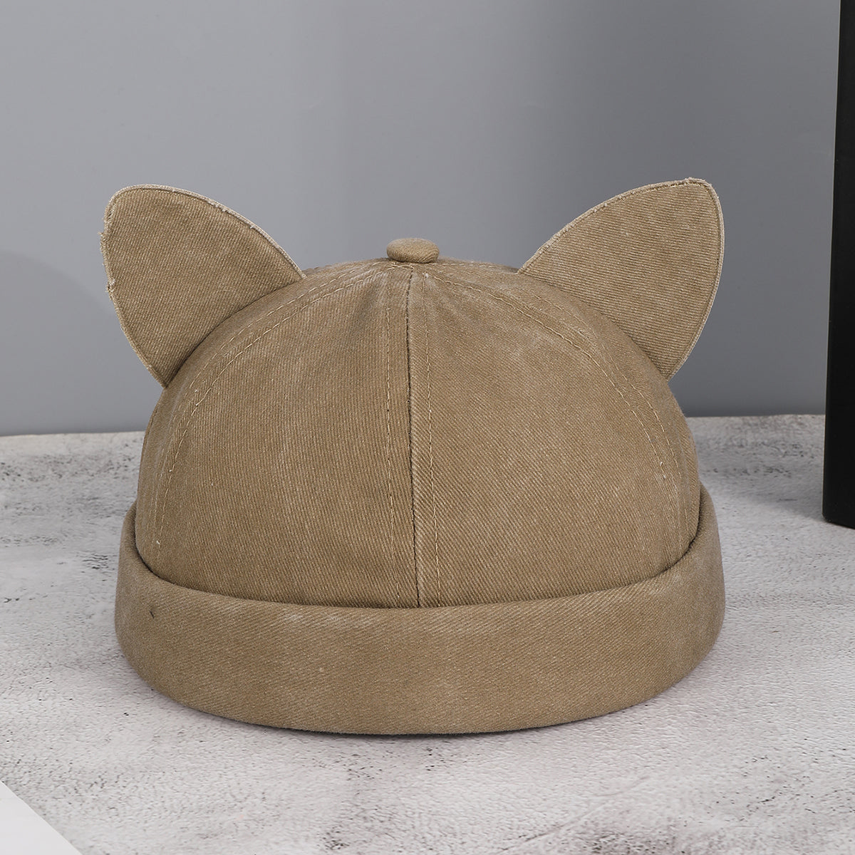 The Lady's Cat-ear Style Soft Top With Adjustable Back Fastening Creates An Atmosphere Of Fashion And Sweetness. It Is A Trendy And Cool Hat Suitable For Street Wear, Daily Outfits, And Photography.