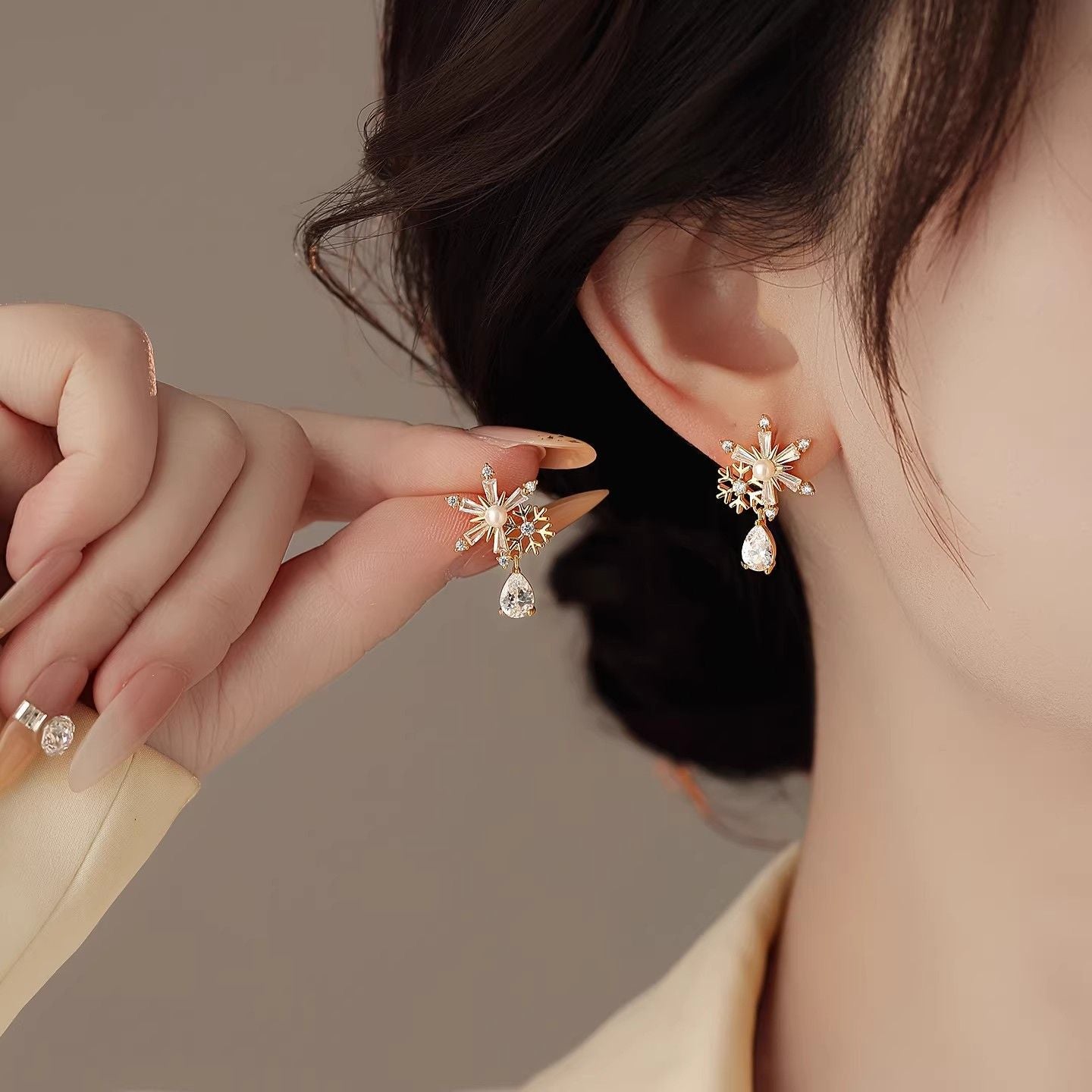 2026 Elegant Snowflake Zircon Teardrop Pearl Drop Earrings For Women, High-End Light Luxury Unique Gorgeous Fashion Stud Ear Jewelry
