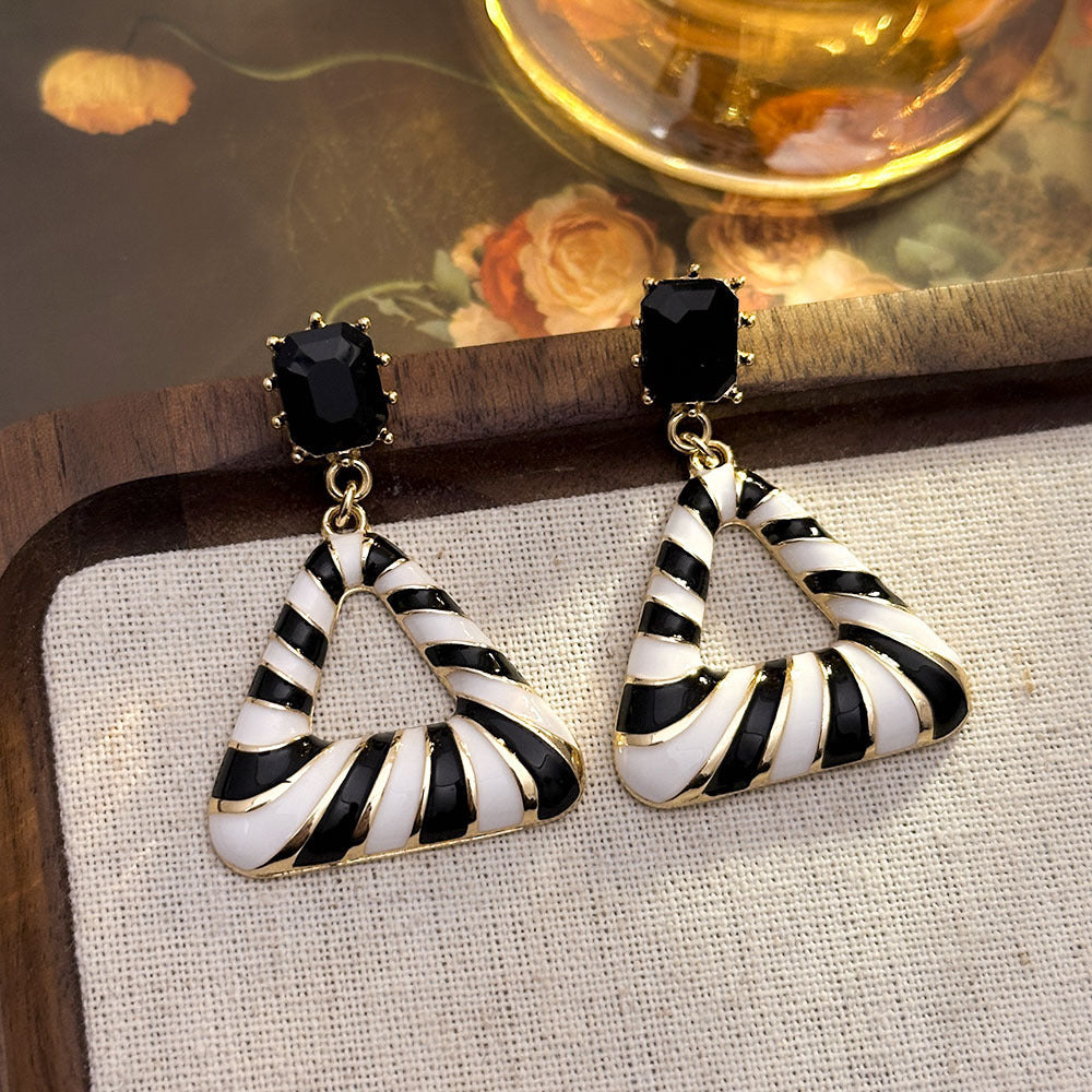 Vintage Elegant Flower Earrings - Enamel Retro Niche Style, Light Luxury Premium Versatile Ear Jewelry For Women