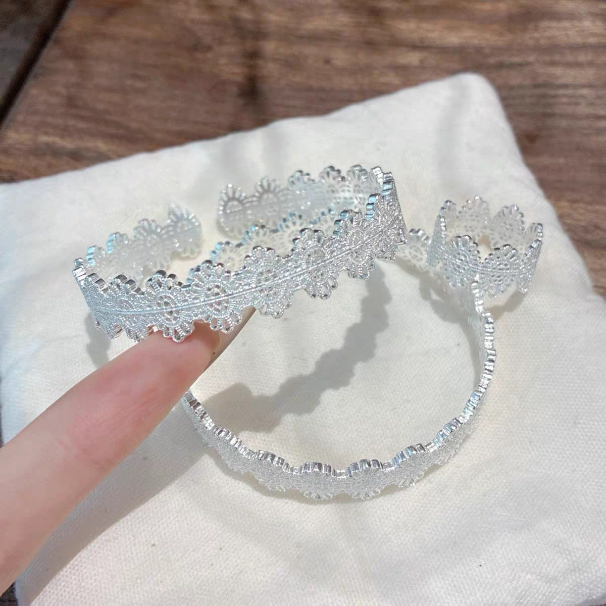 1pc S925 Silver Lace Hollow Bangle, Delicate Luxurious Style, Perfect For Daily Wear & Valentine's Gifts