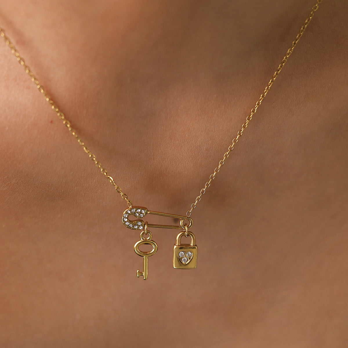AutumnWinter New Arrival Lifestyle Symbol Lock Key Clavicle Chain Necklace