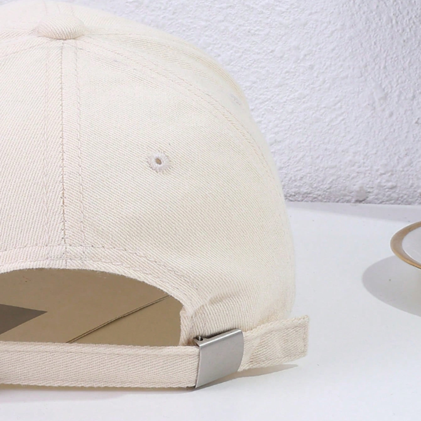 Men's And Women's Matching Light-Gray Embroidered Simple Bear Style Casual Sporty Soft Top Adjustable Baseball Cap Suitable For Daily Commuting And Outdoor Travel