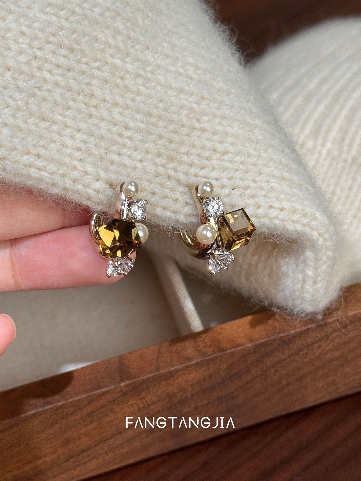 2026 New Maillard Coffee Color Rhinestone Pearl Earrings, Super Beautiful Niche Elegant Autumn Winter Fashion Stud Jewelry For Women