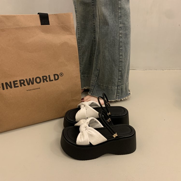 Internet Celebrity Pearl Sponge Cake Versatile Korean Style Cool Slippers Versatile Two On, Fashionable One-piece Drag For Wearing Outside