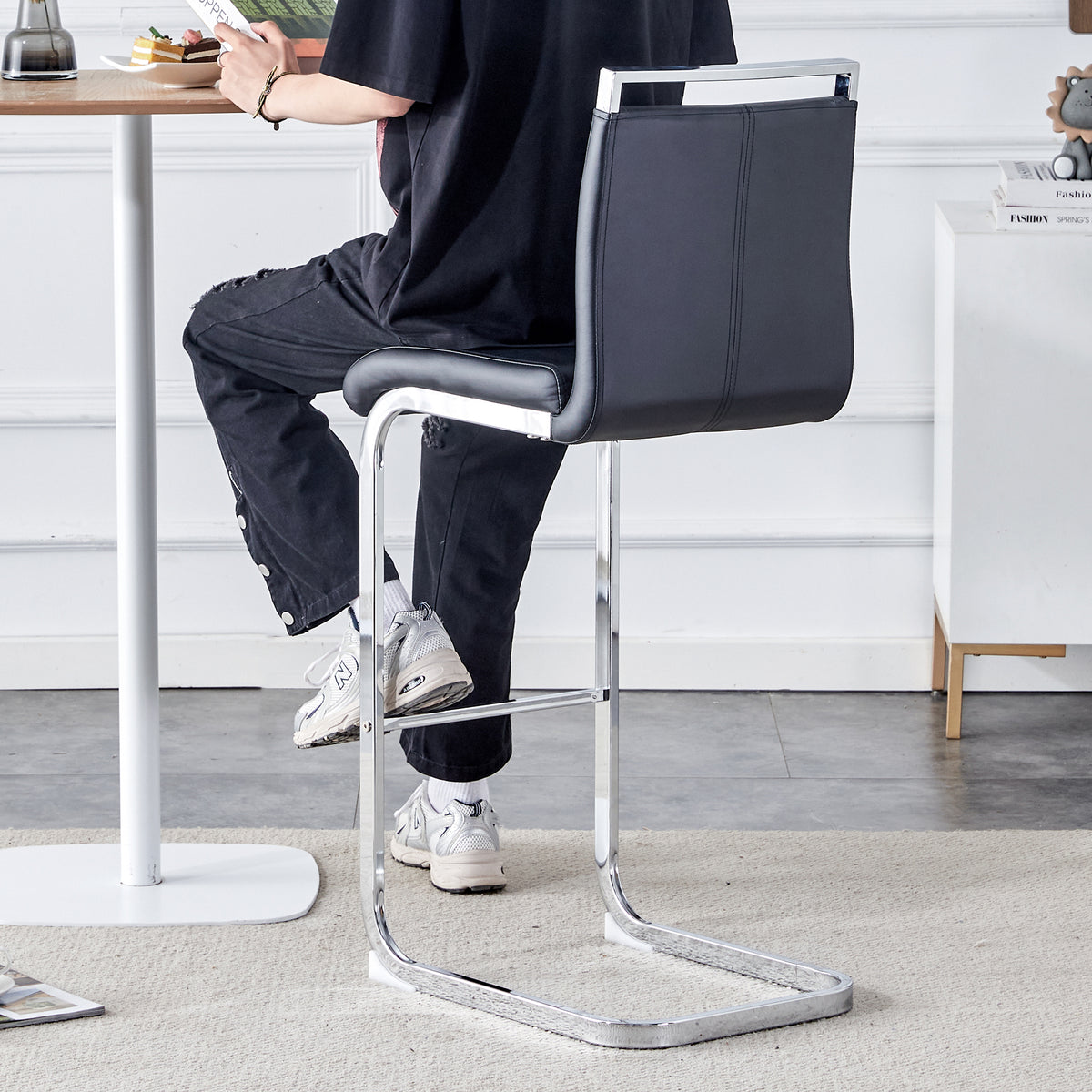 Modern And Beautiful Bar Stool Upholstered In PU Leather With C-shaped Silver Metal Legs For Dining Rooms, Kitchens, Terraces And Guest Office Chairs. Set Of 6 Black PU