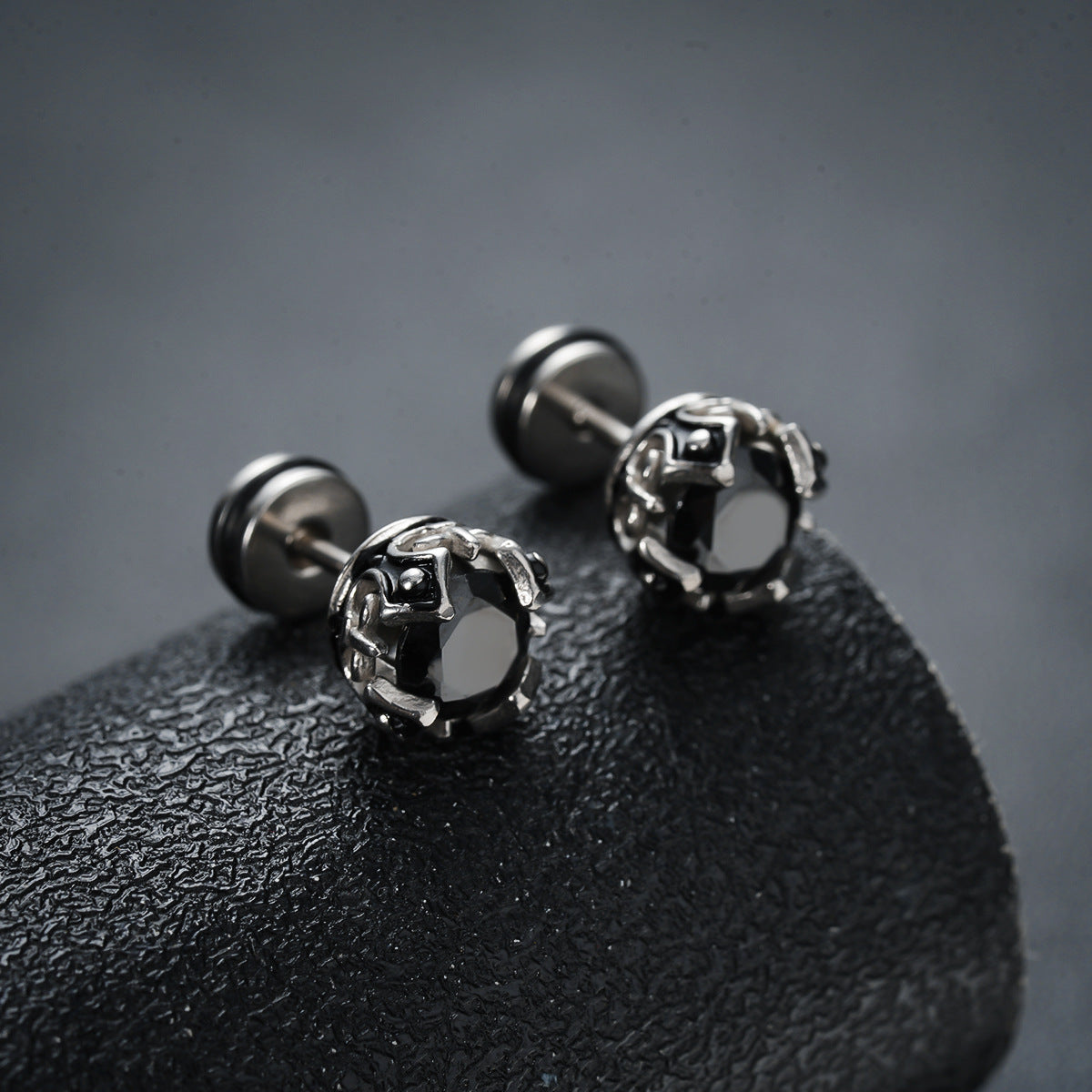 Popular 2026 Trendy Unisex Earrings, Luxury Texture Men Stud Earrings, Retro Vintage Clip On Ear Ornaments For Fashion Ladies