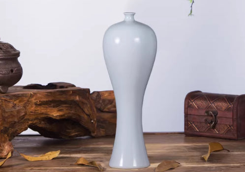 Porcelain Blue-and-white Beauty-shoulder Plum-blossom Vase