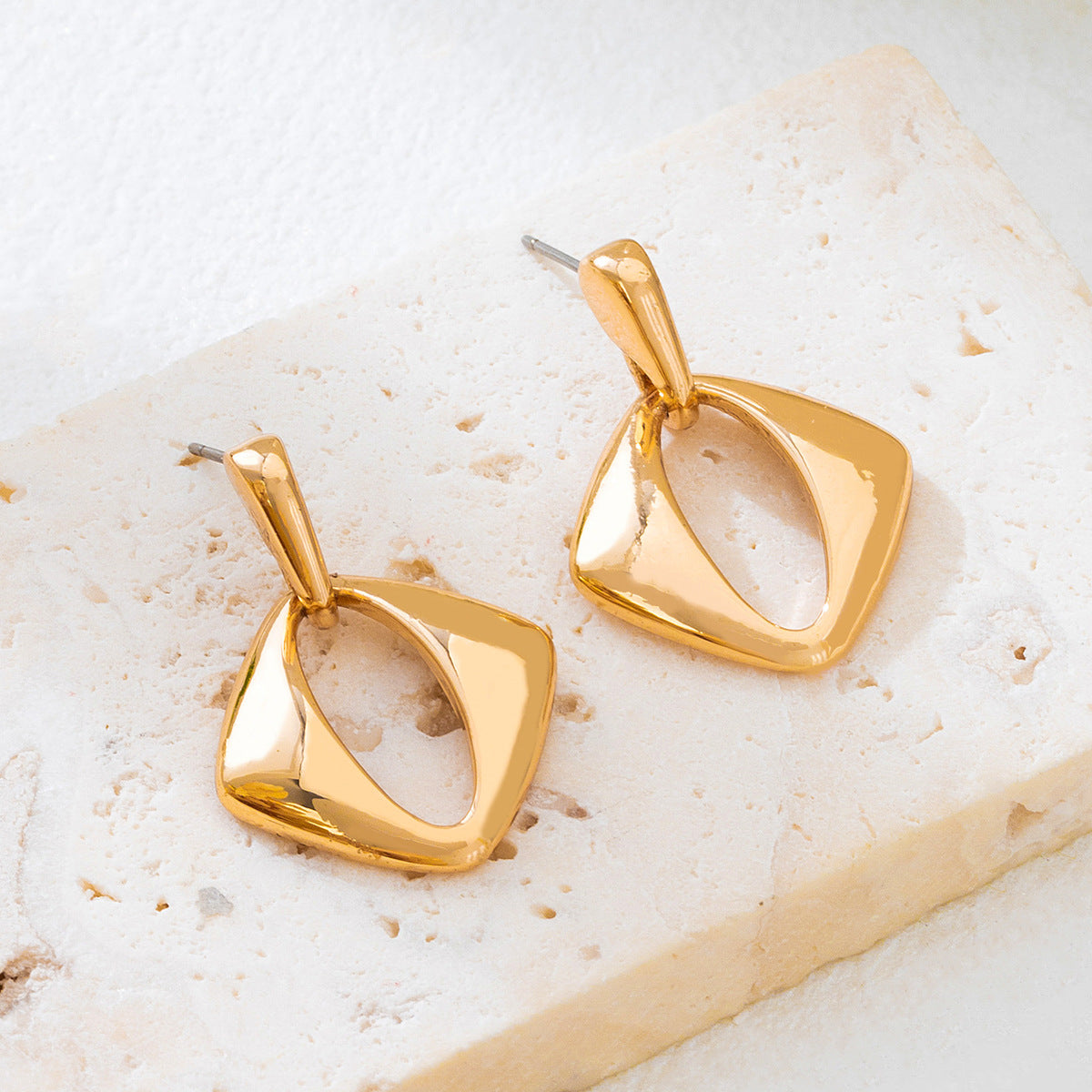 Korean-style Geometric Rhombus Earrings For Women, Stylish & Personalized Hollow Dangle Earrings, Minimalist Cold Style, Versatile For Daily Commute, Delicate Fashion Jewelry For Wholesale.
