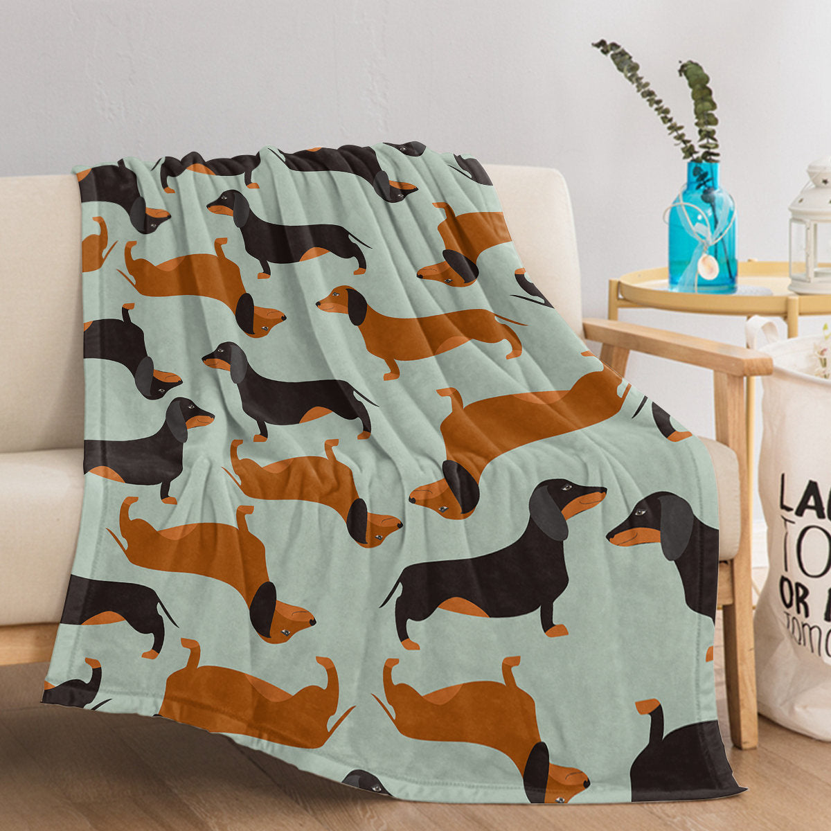 1 Pc Of Flannel Sausage With Cute Pet Theme, Soft And Fluffy, Multifunctional Outdoor Beach Camping, Living Room Sofa, Office Nap, Printed Blanket