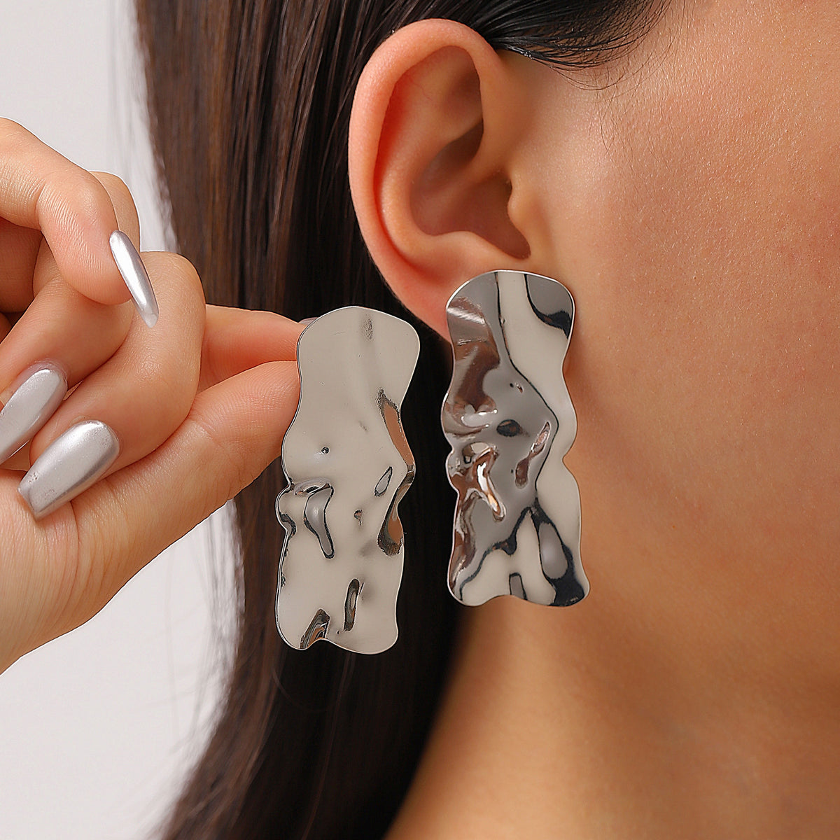 European American Retro Exaggerated Metal Lava Crinkled Texture Stud Earrings, Irregular Geometric Fashion Ear Jewelry For Women