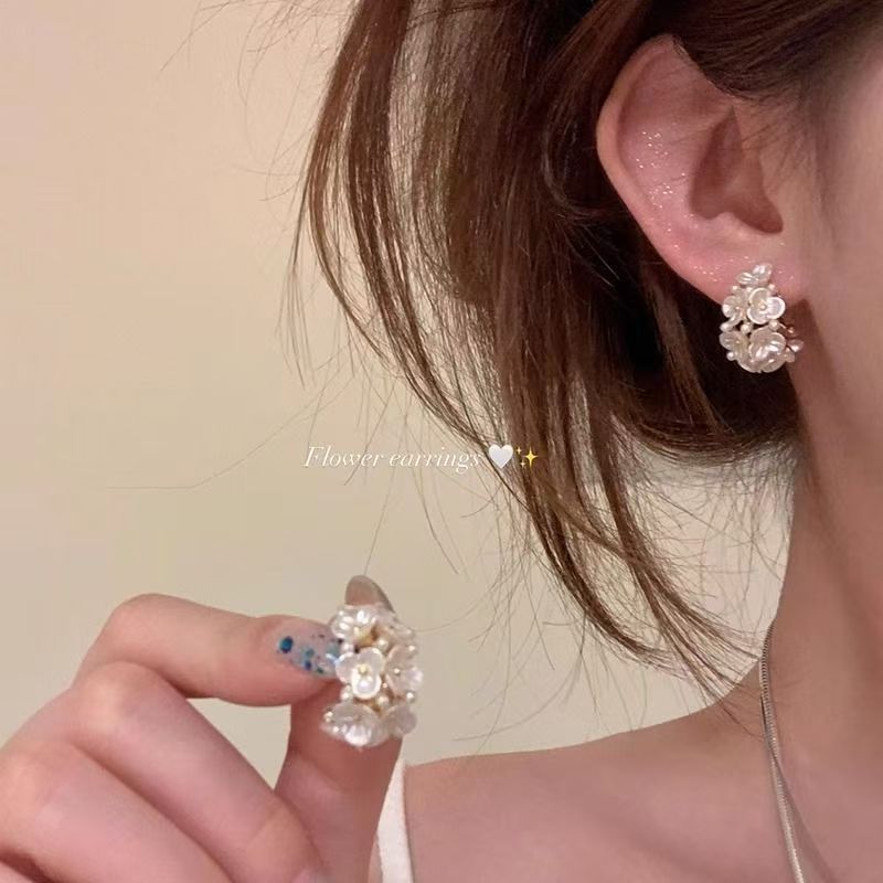 2026 New Bestseller Exquisite High-End Stud Earrings, French Retro Floral Pearl Earrings, Unique Designer Fashion Jewelry For Women
