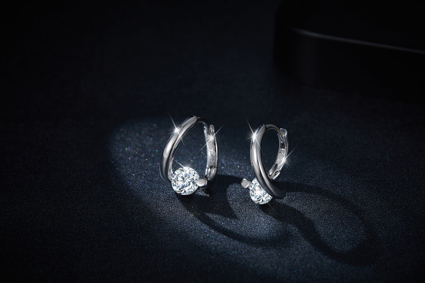 S925 Sterling Silver 0.5CT Moissanite Hoop Earrings For Women Round Cut Bottom Set Huggie Hoop With GRA Certificate Platinum Plated Minimalist Jewelry Gift Box Set