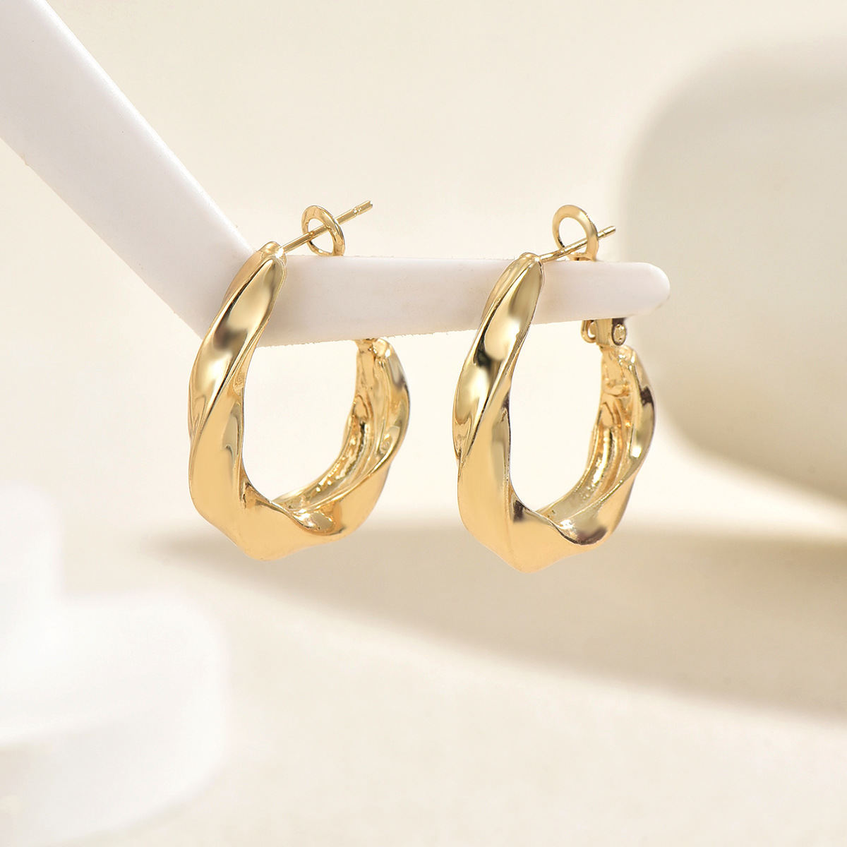 Best Selling Cross-border European American Women Stud Earrings, Geometric Twisted Smooth Electroplated Metal Design, Versatile Fashion Daily Ear Jewelry For Ladies