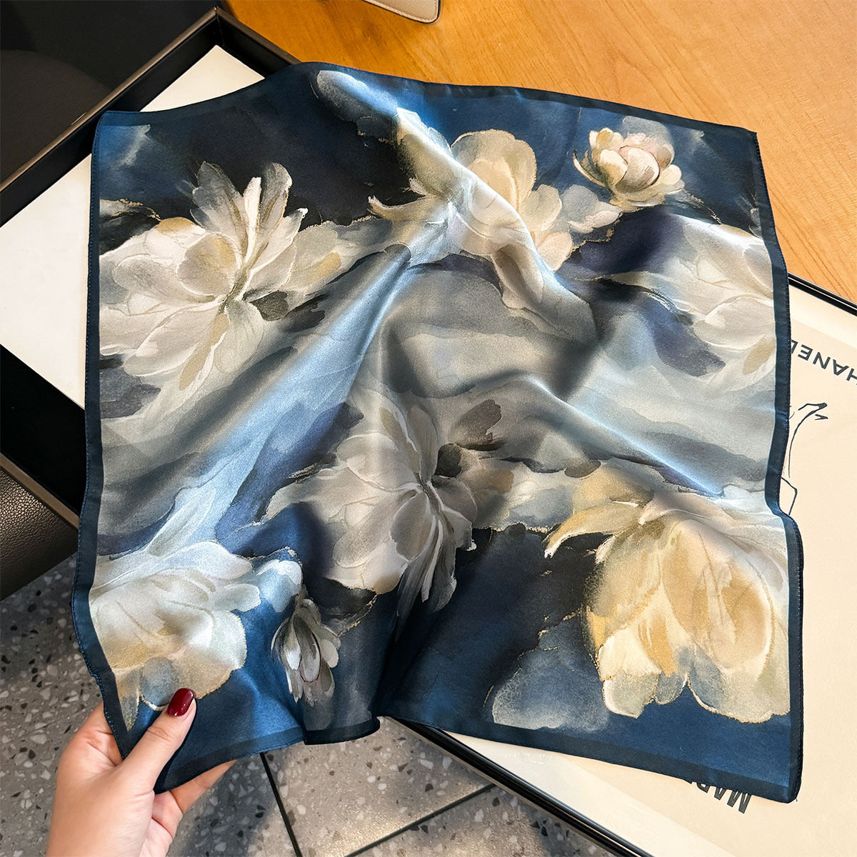 Women's New Mulberry Silk Spring And Autumn Versatile Blue Korean-style Scarf