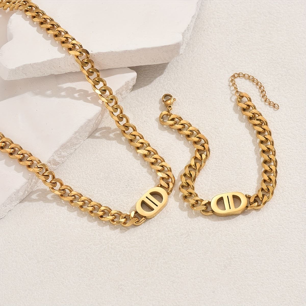 European American Women Light Luxury Cuban Jewelry Set, Niche Geometric Hip Hop Design Long Clavicle Necklace & Matching Wrist Accessories