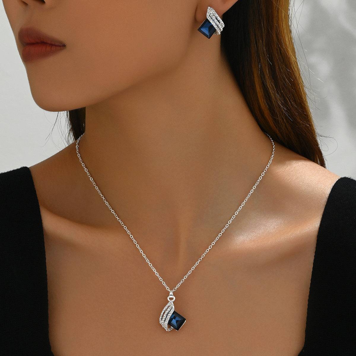 Korean Style Geometric Crystal Inlaid Women Jewelry Set, Full Rhinestone Pendant Necklace & Matching Stud Earrings, Niche Versatile Daily Jewelry For Ladies