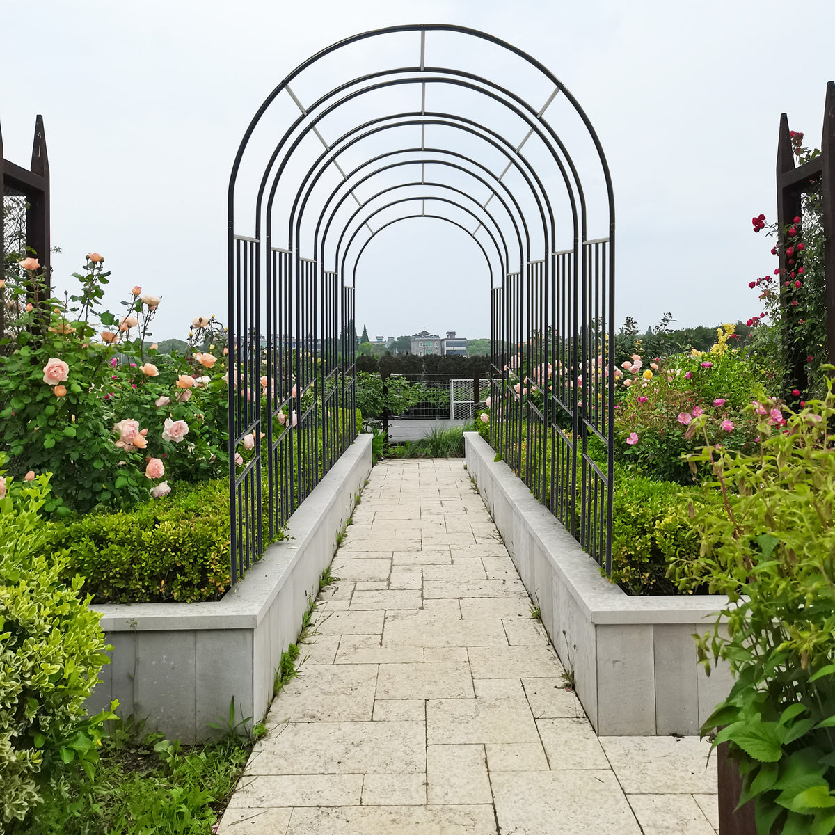 Metal Garden Arch L42.24'' X W17.52'' X H85.82'' Climbing Plants Support Rose Arch Outdoor Black