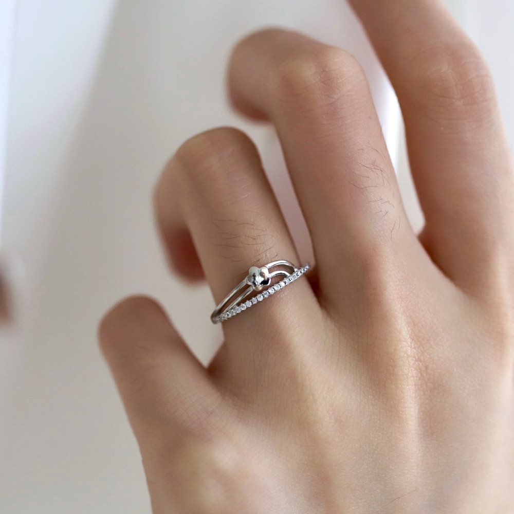 Women's XINGX Korean-style S925 Silver Single-row Diamond Ring