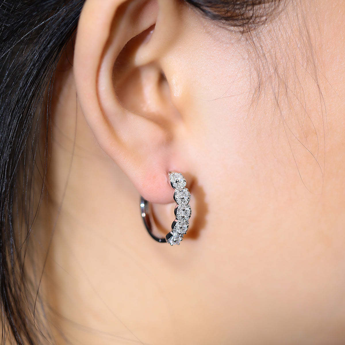 5.8g S925 Sterling Silver 20mm Scalloped Edge Hoop Earrings 2.5mm Moissanite Pave Huggie Hoops With GRA Certificate, Platinum Plated Jewelry Gift Box Set For Women