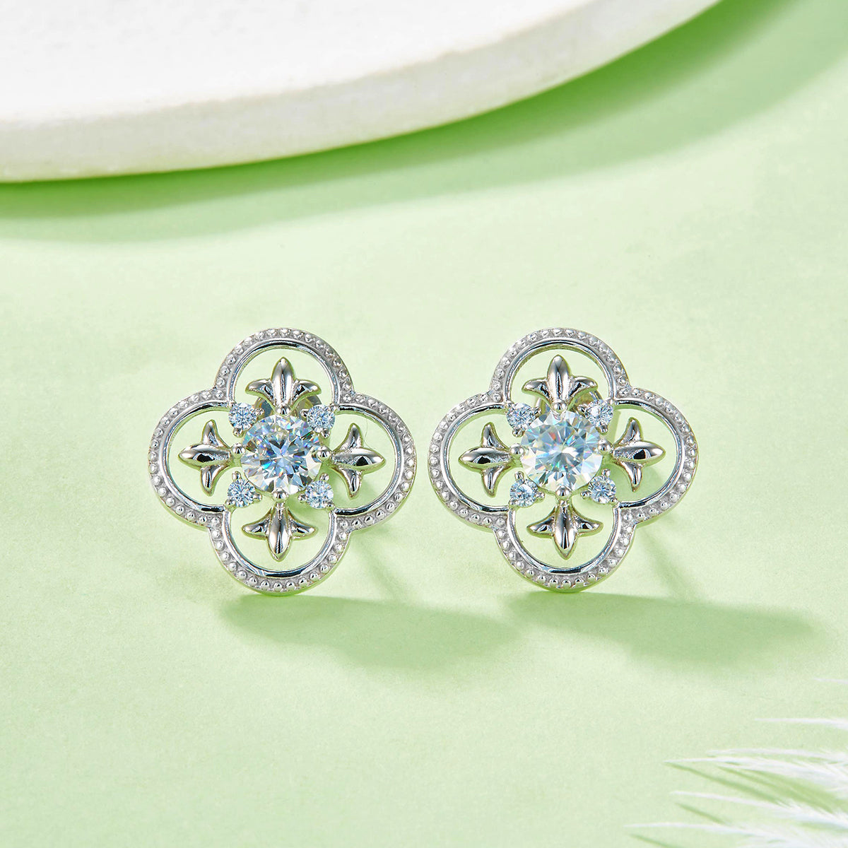 S925 Sterling Silver Clover Stud Earrings, 0.5ct D-VVS1 Moissanite, Platinum Plated Beaded Edge, 2.7g Women's Jewelry Gift Box