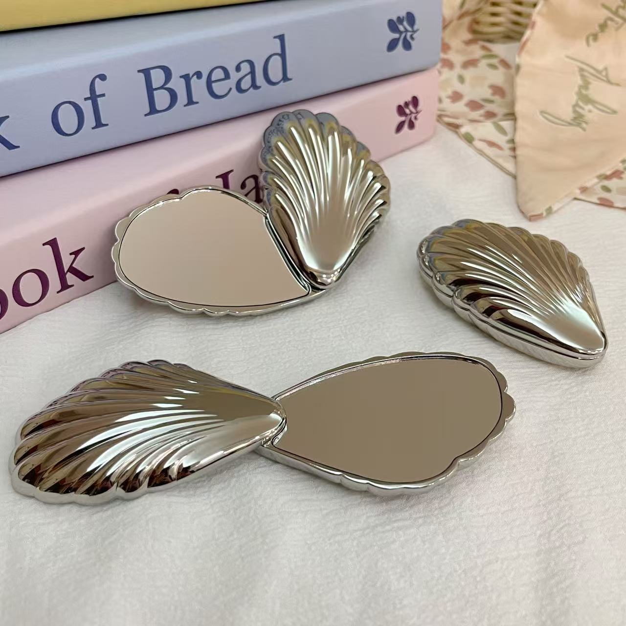 Handheld Folding Makeup Mirror Makeup Mirror
