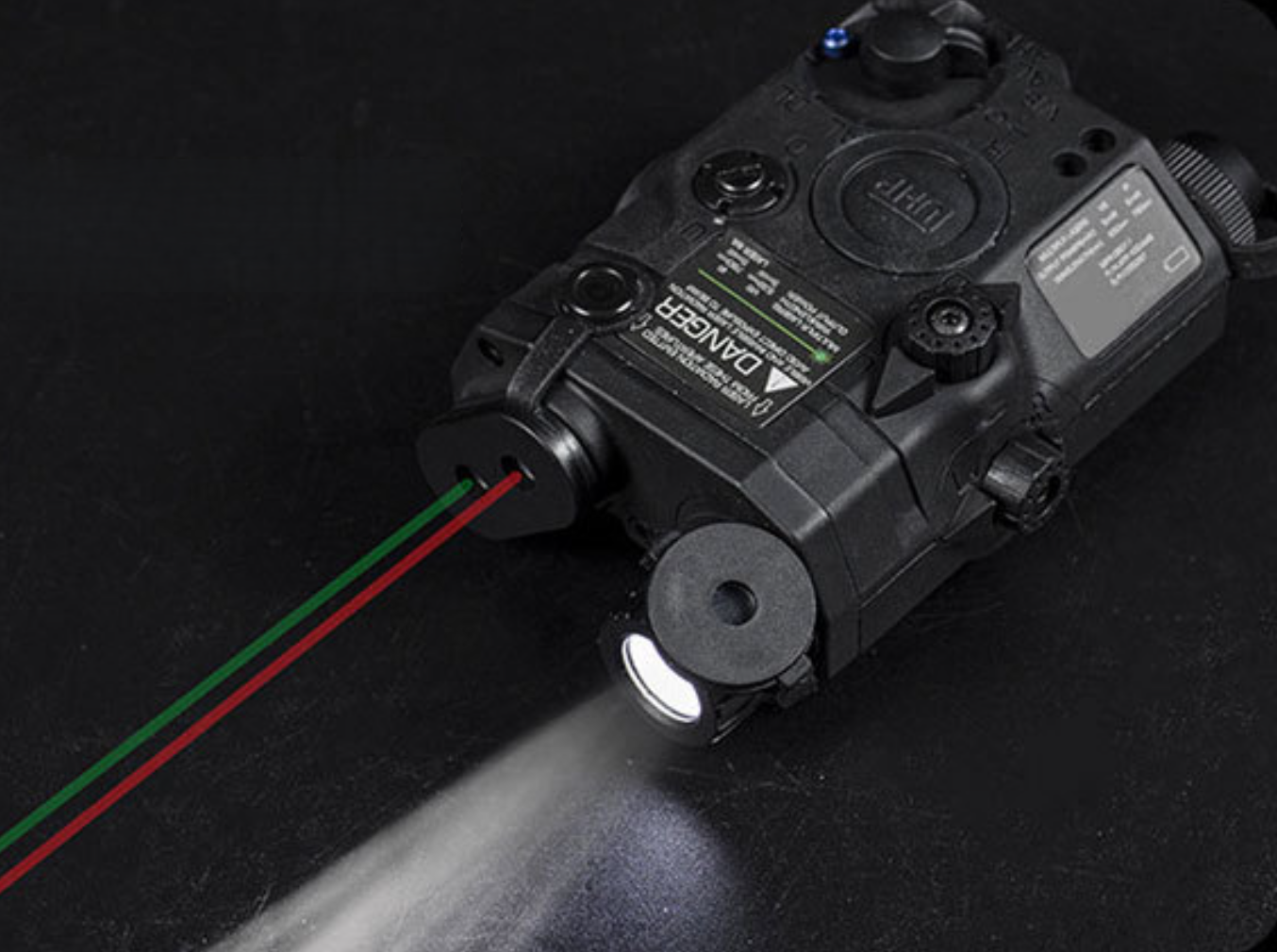 Real-life CS Tactical Equipment With Added Laser Light, Illuminating Flashlight, Film And Television Props For Dressing Up