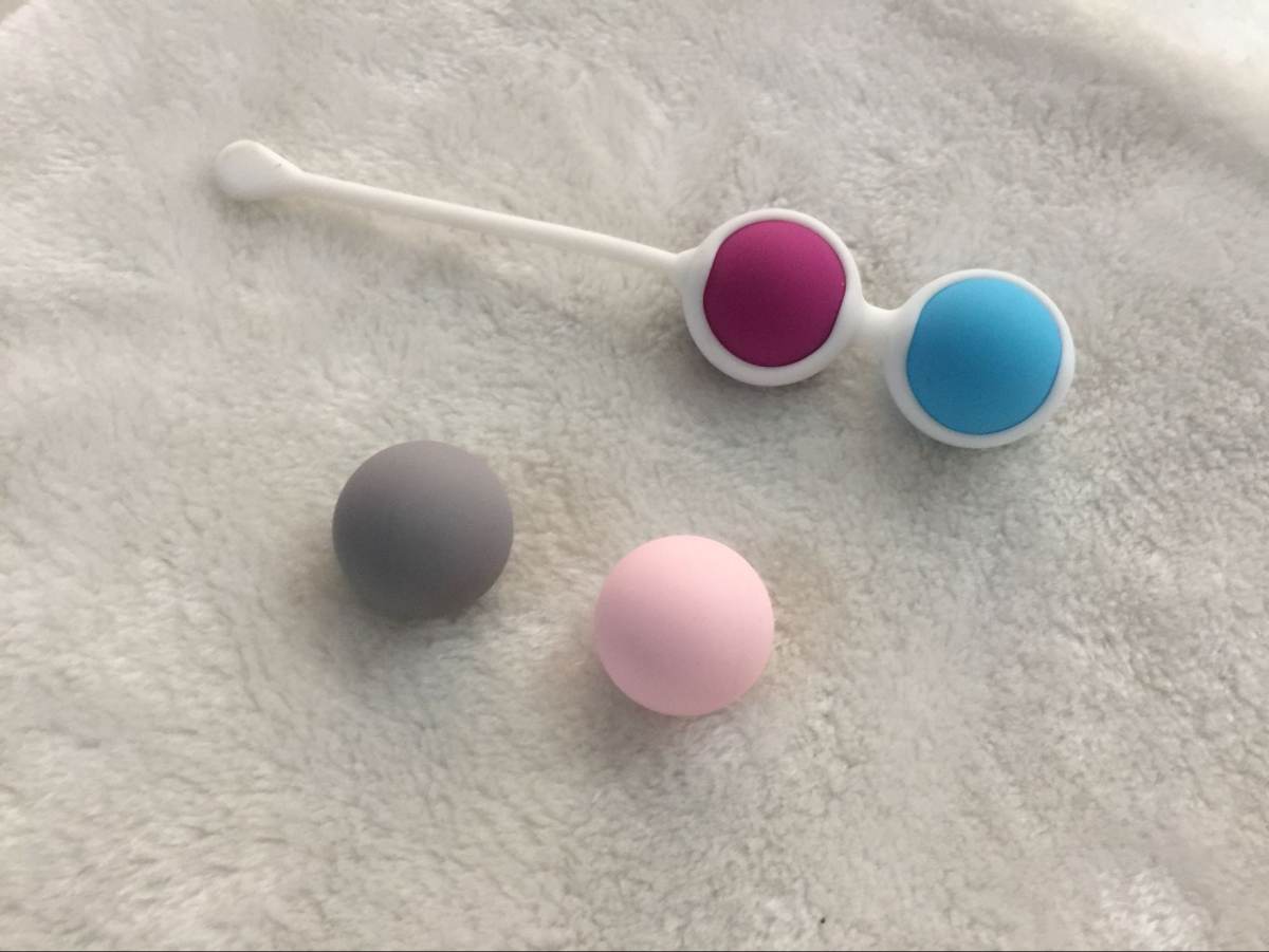 Female Dumbbell Ball Pelvic Floor Muscle Rehabilitation Device For Intimate Area Exercise Tightening Vagina Massage Gear Set Of 4 Silicone Balls