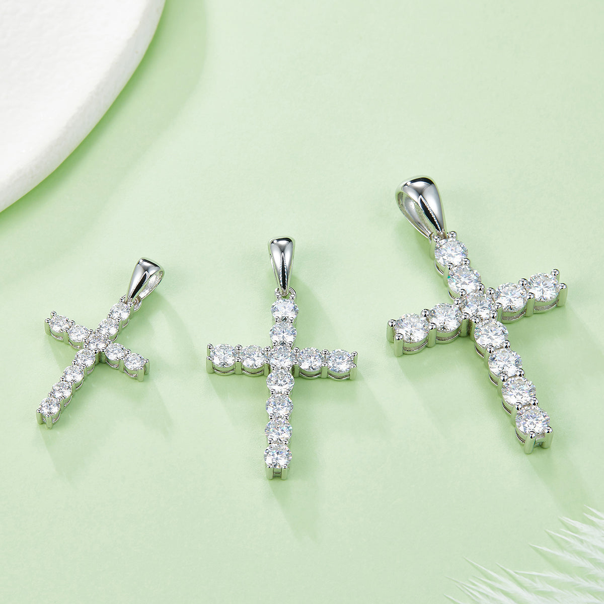 S925 Sterling Silver D Color VVS1 Moissanite Cross Pendant No Chain 1.6g Platinum Plated GRA Certified Gift Box
