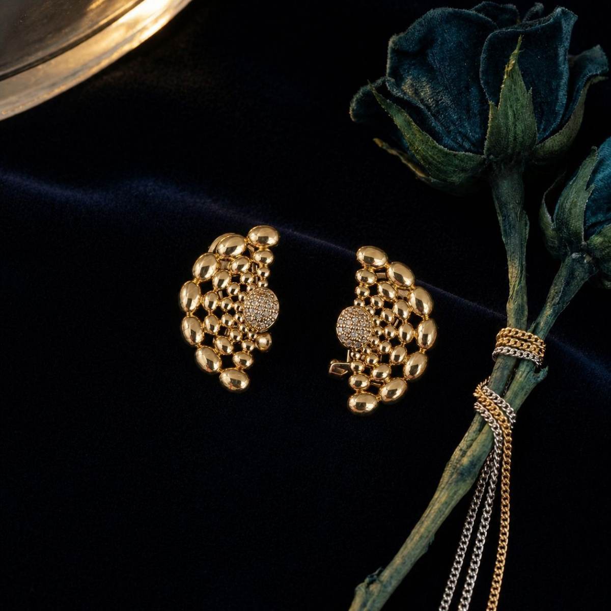 Fashionable Versatile Hollowed-out Chain Necklace And Earrings With A Premium Feel