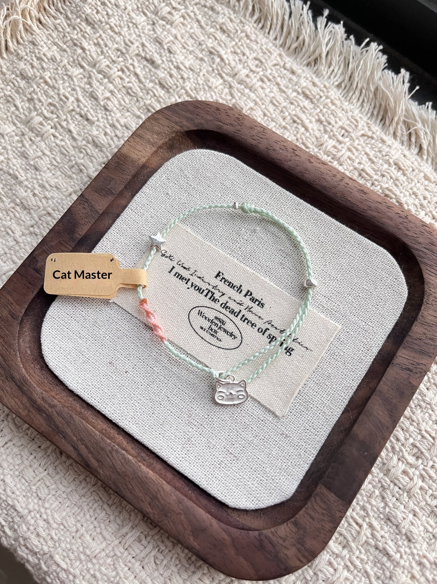 Sleek And Stylish Four-leaf Clover Bracelet For Apple Devices