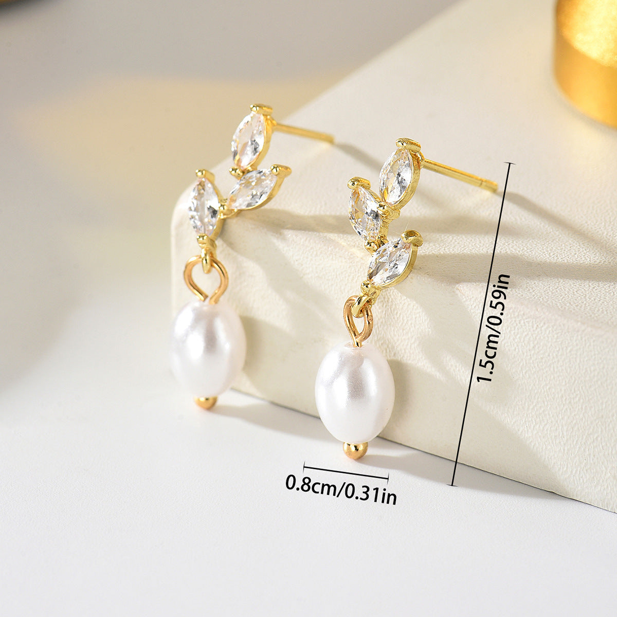 Women Geometric Leaf Stud Earrings, Niche Design Inlaid Cubic Zirconia Ear Jewelry, Minimalist All-match European American Fashion Accessories