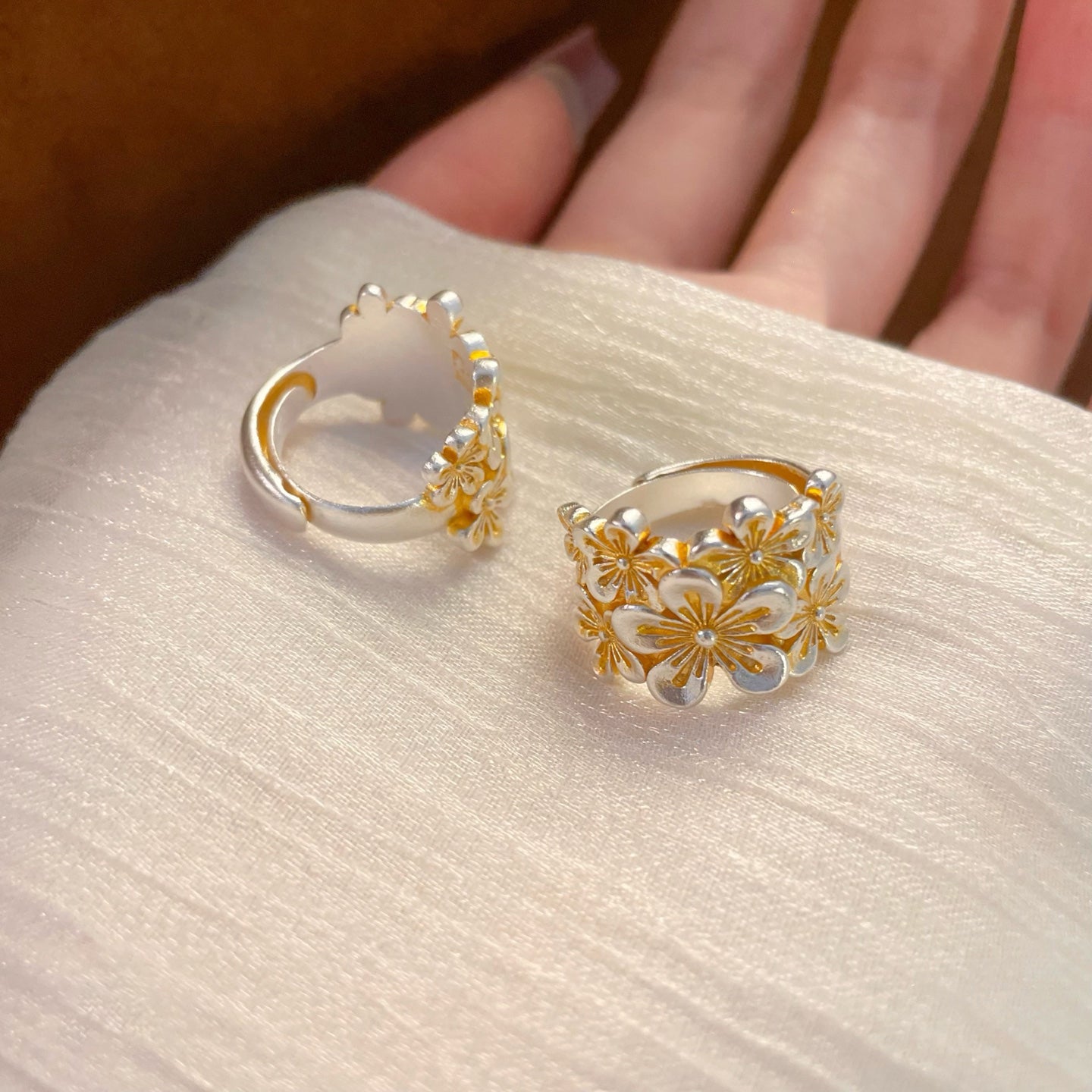 1pcs 999.9 Sterling Silver Two-Tone Plum Blossom Statement Ring, Luxury Delicate Style, Ideal For Birthdays & Holiday Gifts