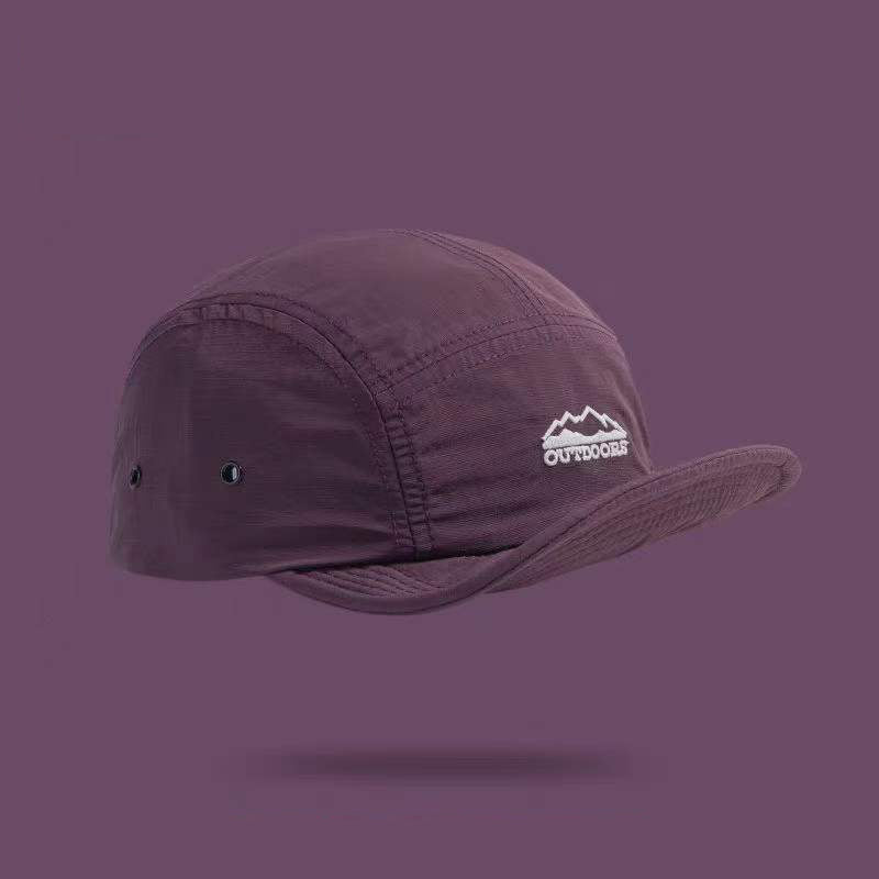 A Single-color Soft-brim Lightweight Quick-drying Fashionable Retro-style Letter Icon Baseball Cap, Suitable For Outdoor Activities In Spring And Summer.