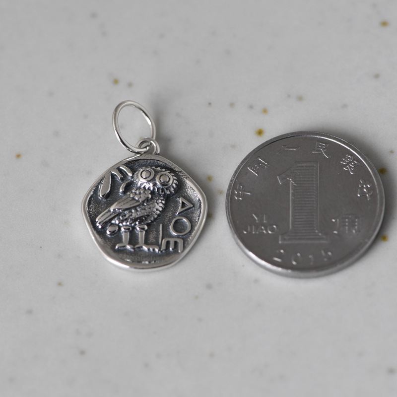 Silver Owl Pendant Necklace Female Hand Accessories