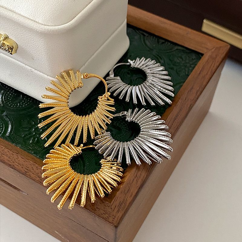 2026 Hot New Egyptian Gold Metal Ear Cuffs, French Retro Minimalist Luxury Earrings