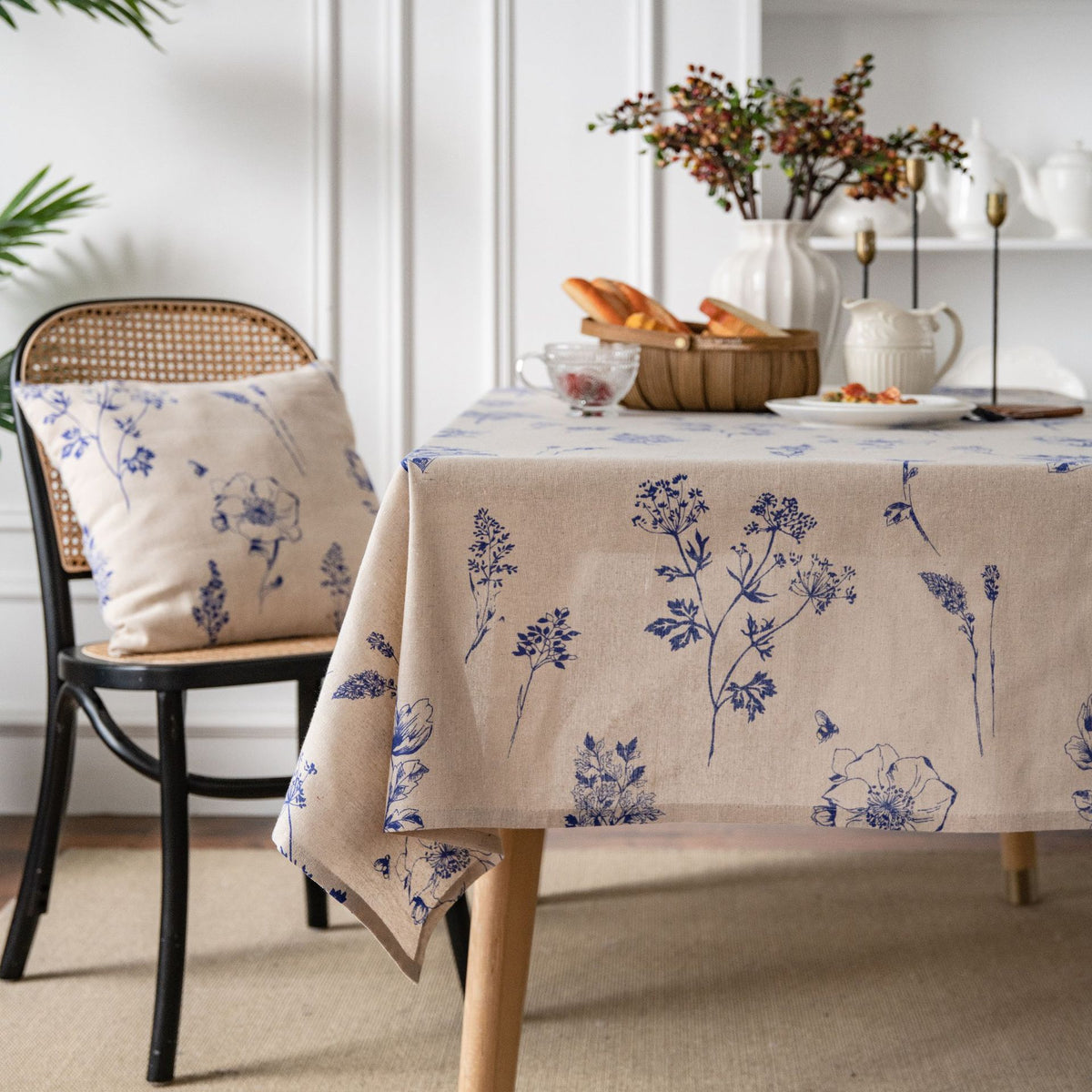 Kitchen Tablecloth With Little Bee And Blue Flower Print