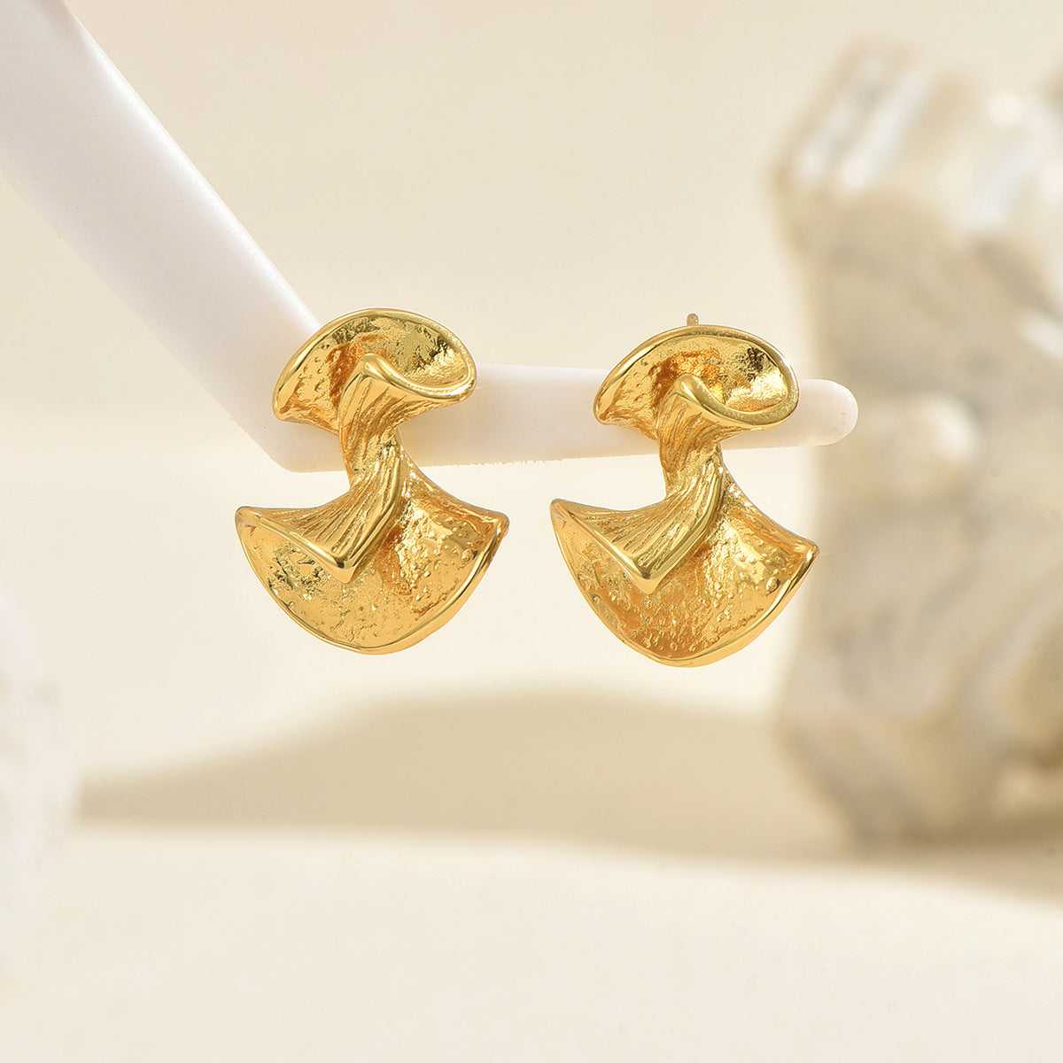 New Arrival European American Women Stud Earrings, Niche Premium Geometric Semicircle Fan Shape Design, Versatile Daily Fashion Ear Jewelry