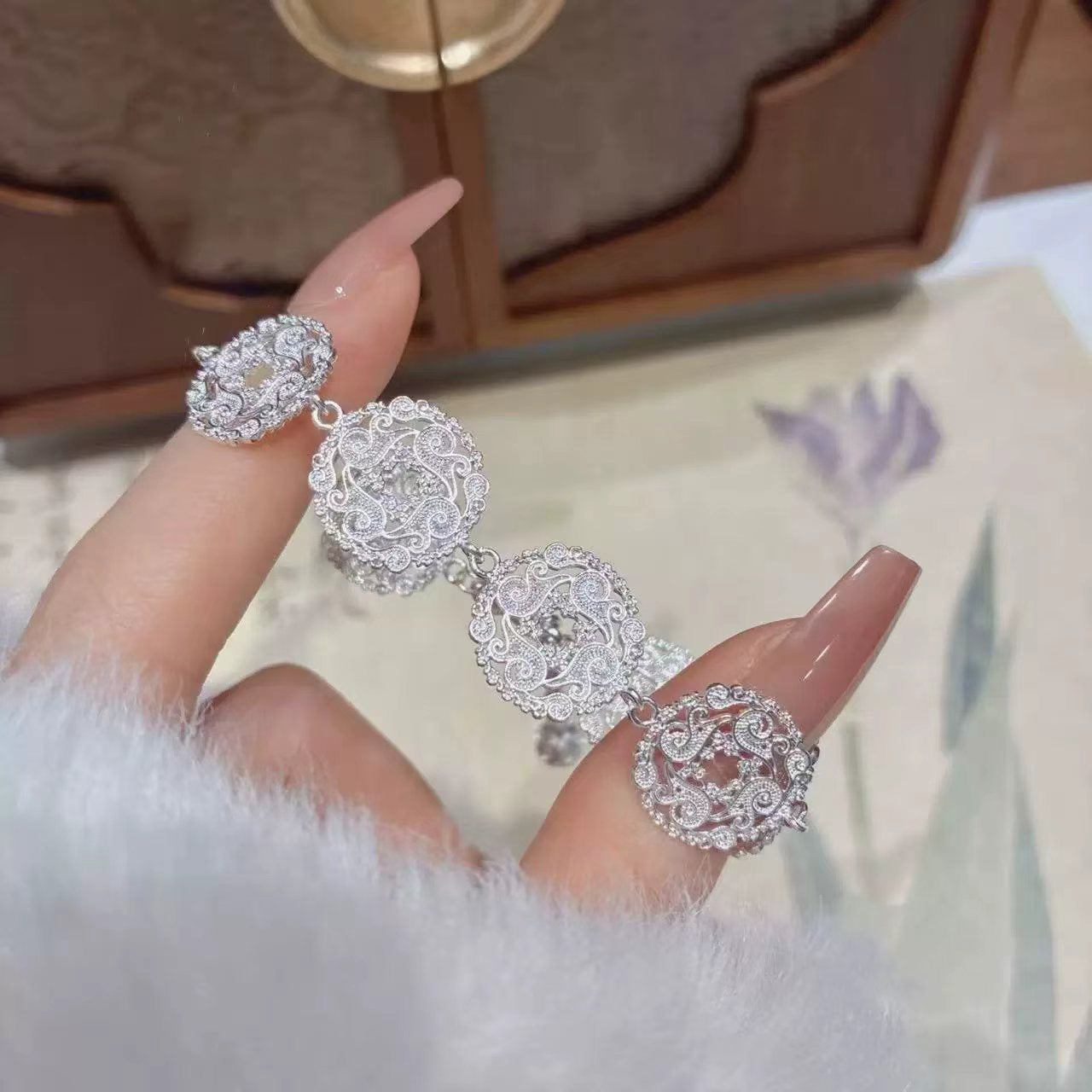1pc 999 Sterling Silver Hollow Filigree Round Charm Bracelet, Retro Chinese Style, Perfect For Daily Wear, Parties & Valentine's Gifts