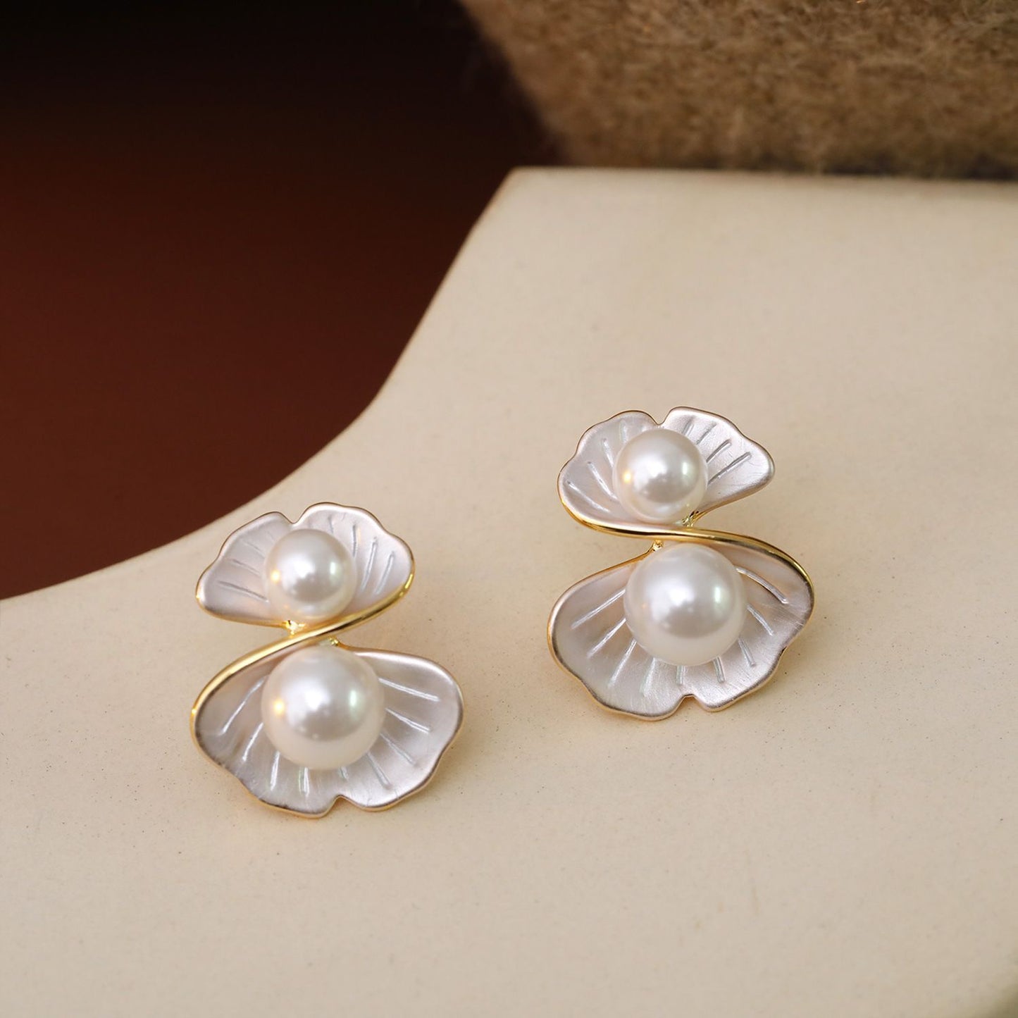 New Minimal Fan-Shaped Freshwater Pearl Shell Stud Earrings, Niche Light Luxury Elegant All-Match Women Fashion Ear Jewelry
