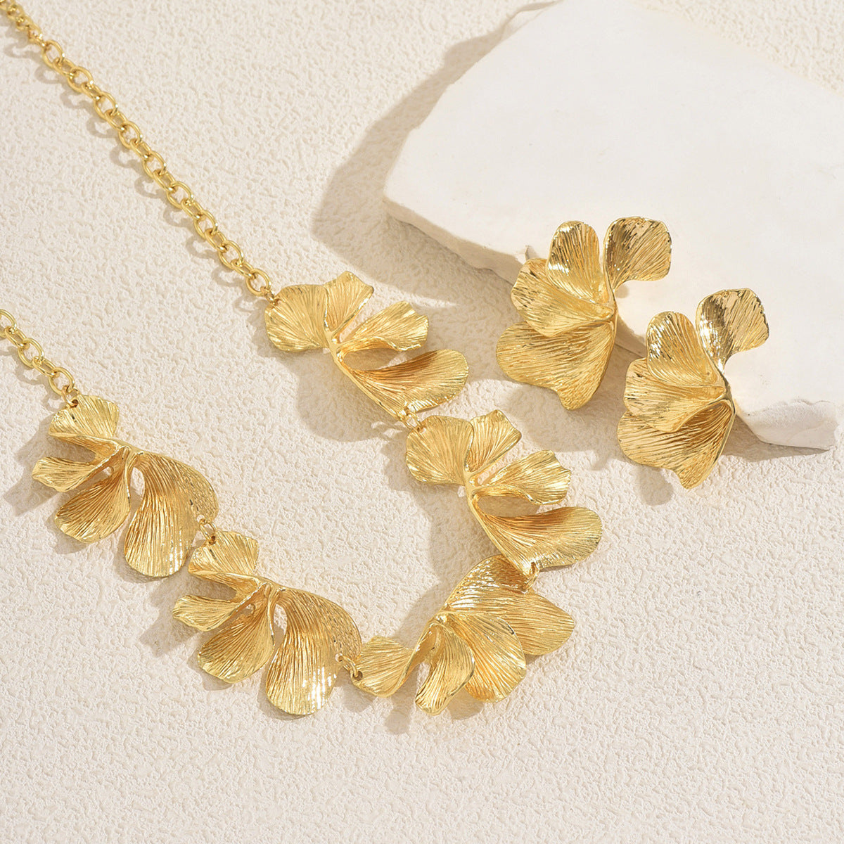 Cross-Border European American Jewelry Set For Women, Unique Exaggerated Wrinkle Flower Metal Necklace & Matching Earrings, Niche Versatile Fashion Jewelry