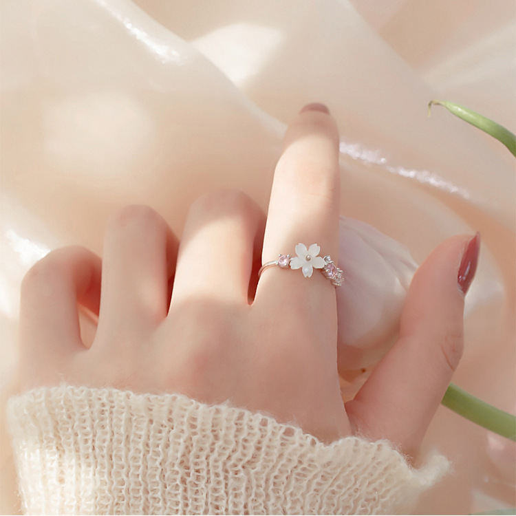 Diamond-encrusted Simple Korean-style Sweet Bracelet