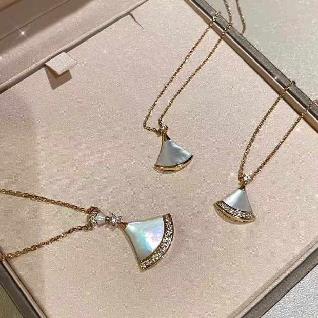 High Version Light Luxury Fan Skirt Pendant Necklace For Women, Niche White Mother Of Pearl Clavicle Chain, New Trendy Jewelry Gift For Her