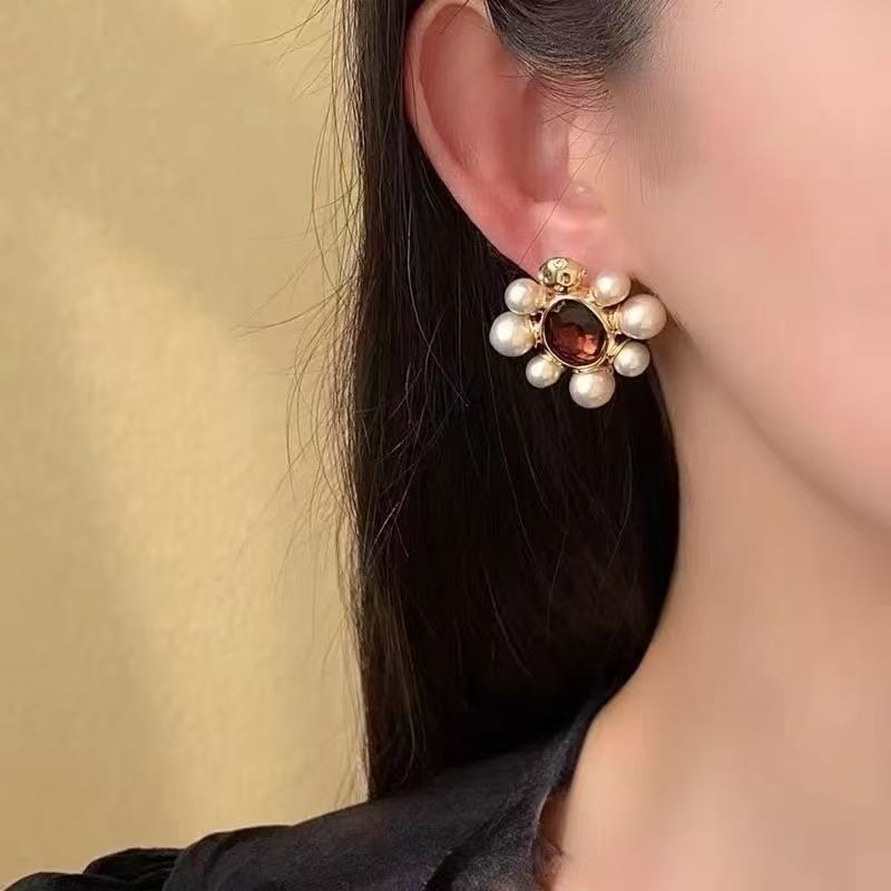 Vintage Retro Gold Elegant Earrings, Classic Pearl Style Studs, Chic French All-Match Fashion Jewelry For Women