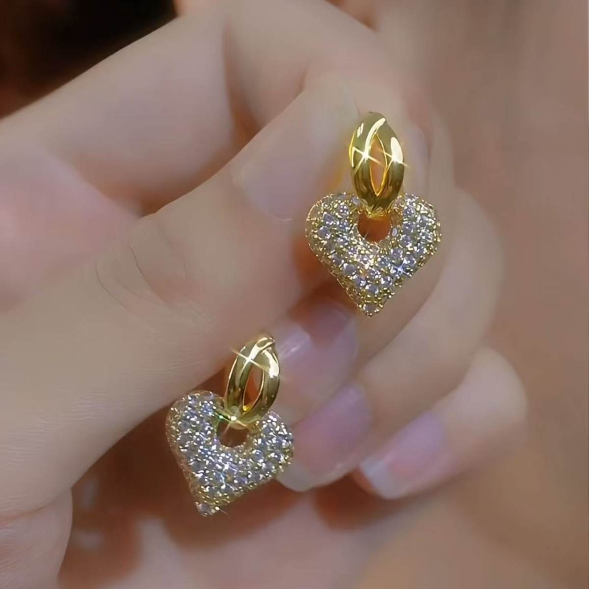 2026 New Korean Sweet Tiny Gold Rhinestone Heart Earrings For Women, High-End Fashion Elegant Stunning Daily Ear Jewelry