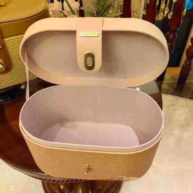 Oval Wheat-ear Pattern Suitcase Candy Box Leather Gift Box