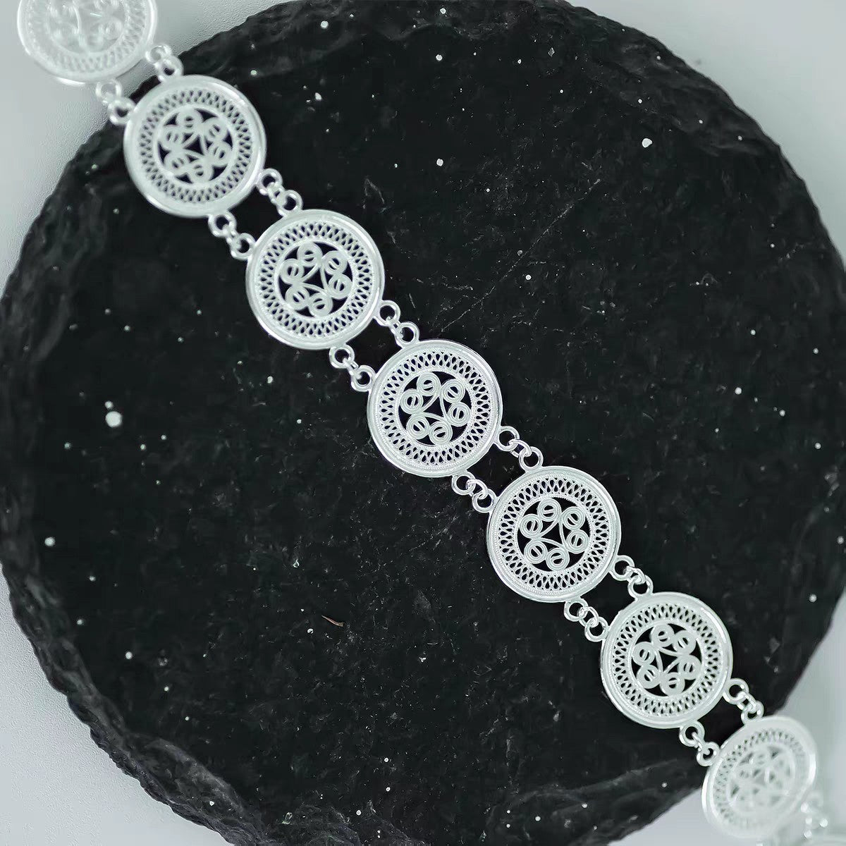 1pc 999 Sterling Silver Ethnic Style Filigree Disc Bracelet, Retro Style, Perfect For Daily Wear And Valentine's Gift