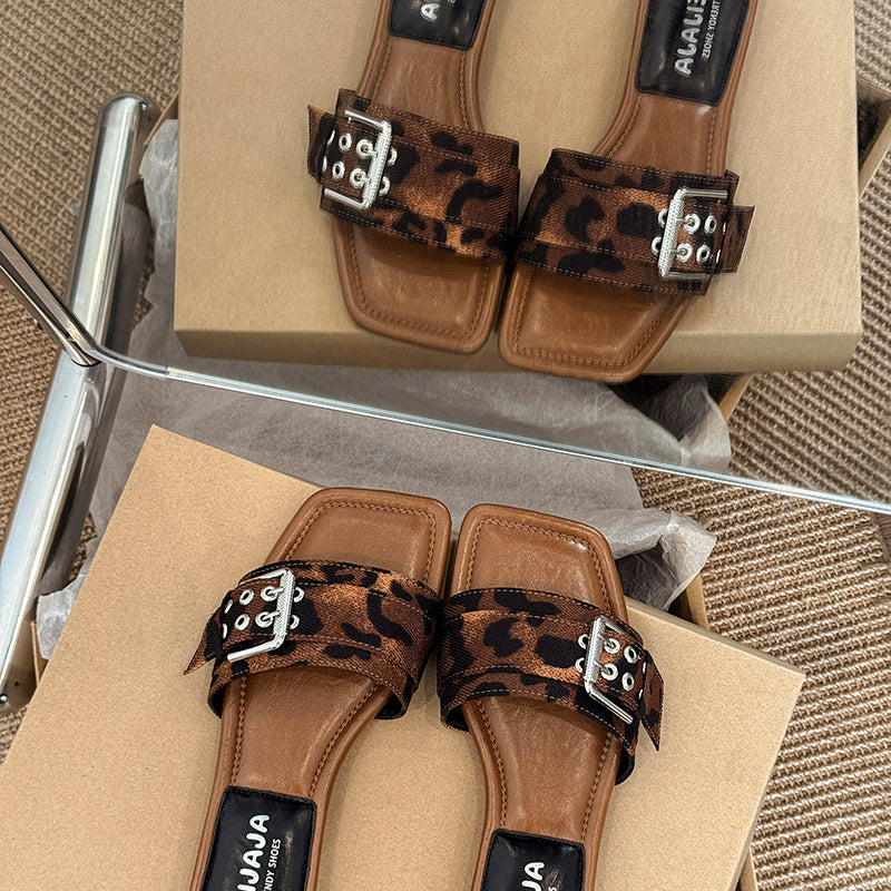 Bestseller Women's Outdoor Slides, New Summer 2026, Fashion Versatile Flat Sandals, Comfortable All-Day Wear To Match Dresses