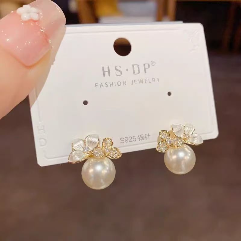 French Light Luxury White Enamel Pearl Flower Stud Earrings For Women, Exquisite Elegant Niche Designer Versatile Fashion Ear Jewelry