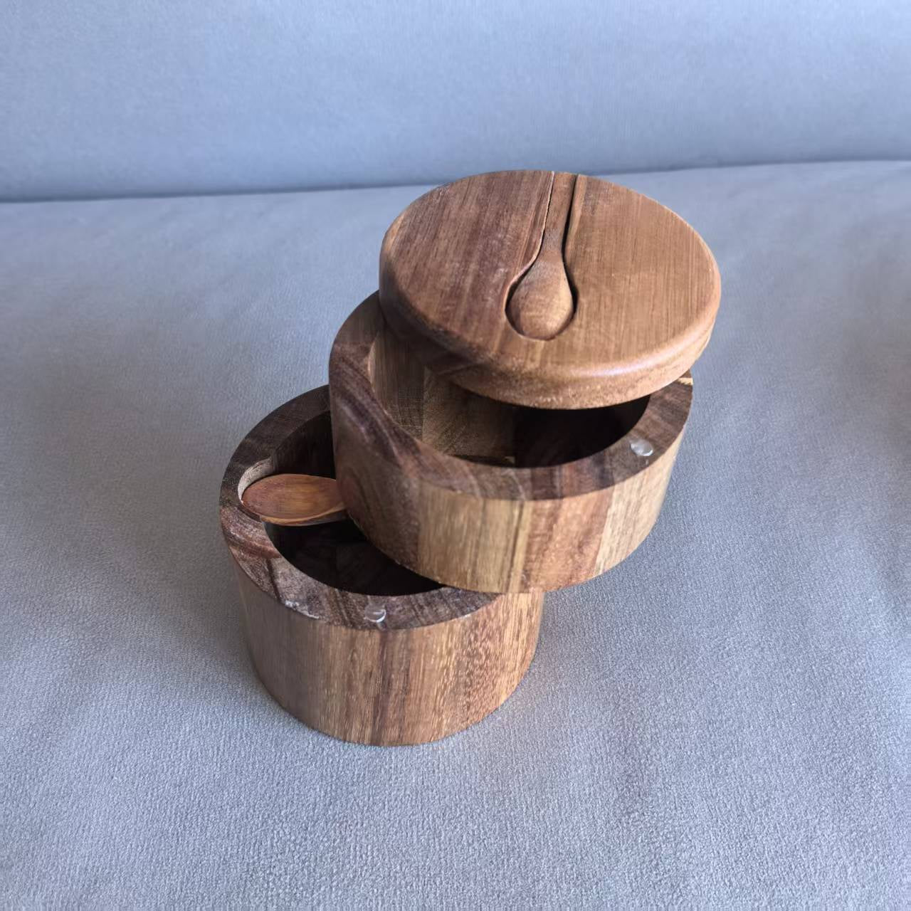 Cross-border Best-selling Acacia Wood Salt Shaker Solid Wood Seasoning Box