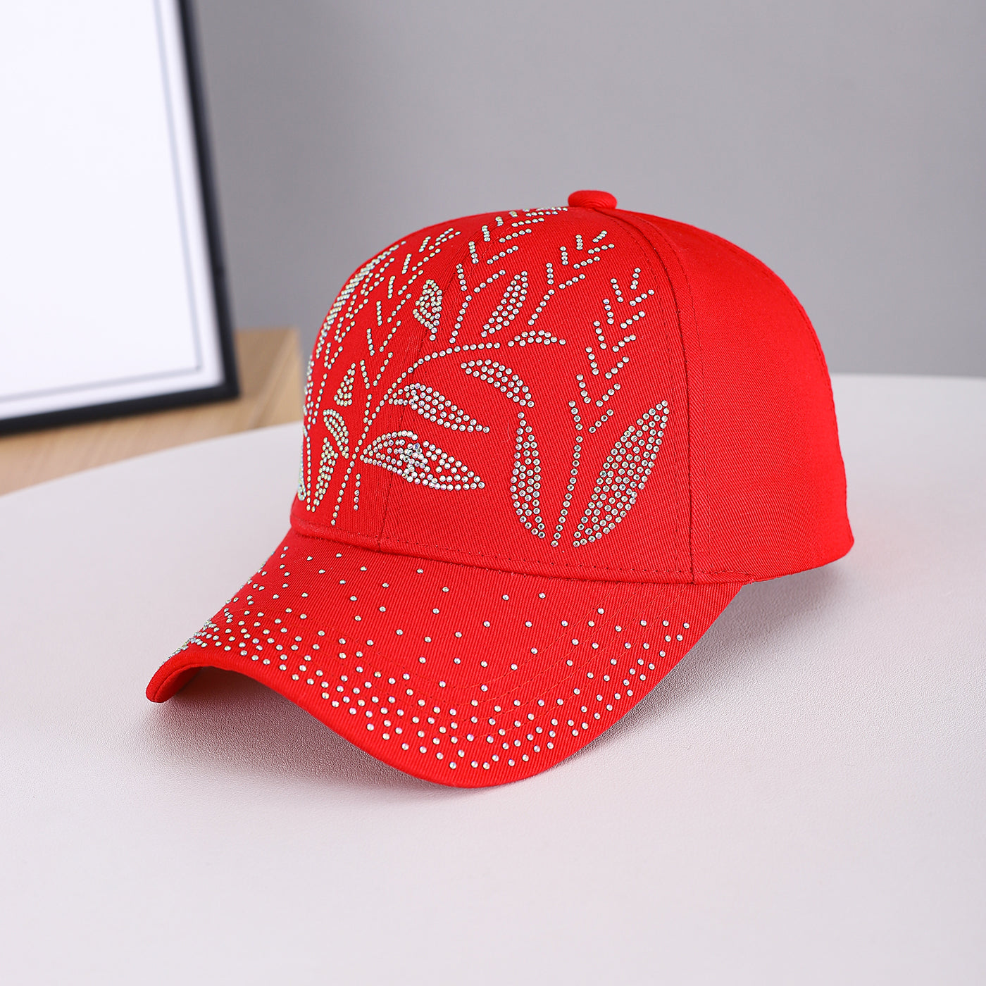 Men's And Women's Adjustable Leaf-shaped Beaded Pattern Twill Fabric Brimmed Baseball Cap. Suitable For Daily Commuting, Spring And Summer Outdoor Outings, And Casual Outings.